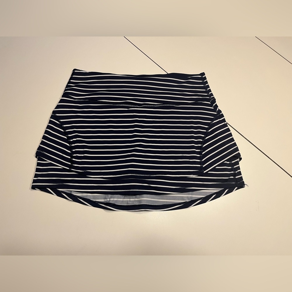 Athleta small navy blue white tennis skort pockets ball catch